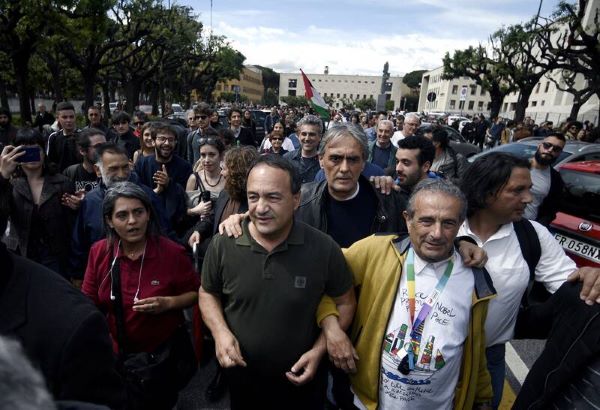«Abracemos a Riace y Mimmo Lucano»